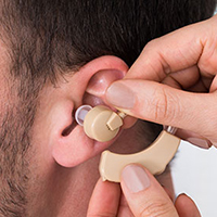 Estrutura básica do aparelho auditivo retroauricular analógica